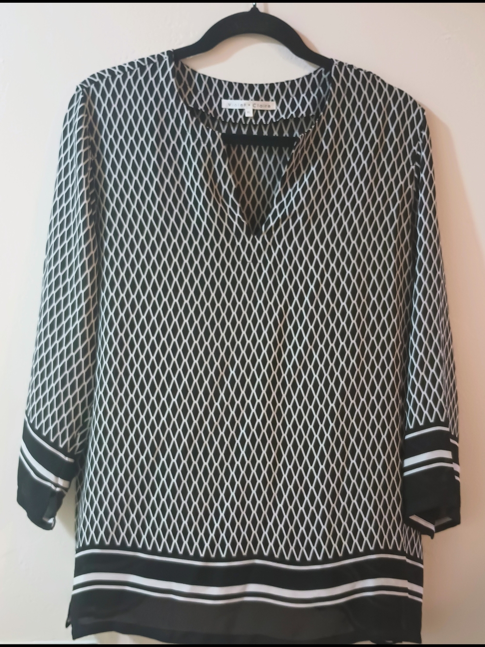 Violet & Claire Black and White Geometric Split-Neck Tunic Size XL - Picture 4 of 7